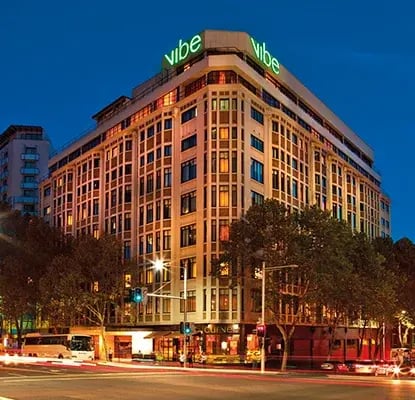 vibe-hotel-sydney---mobile-masthead-dusk